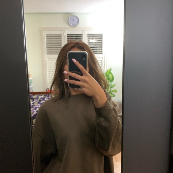 Aritzia GD Taupe Oversized Boyfriend Crewneck - Picture 1 of 2